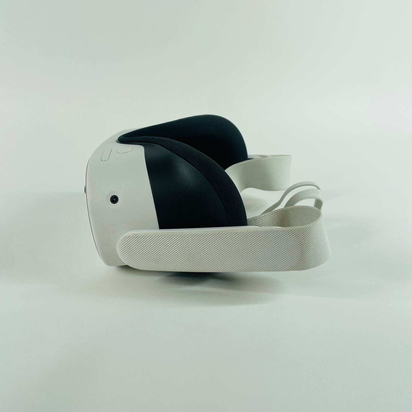 Meta Quest 3s 128GB Standalone All-in-One VR Headset P97
