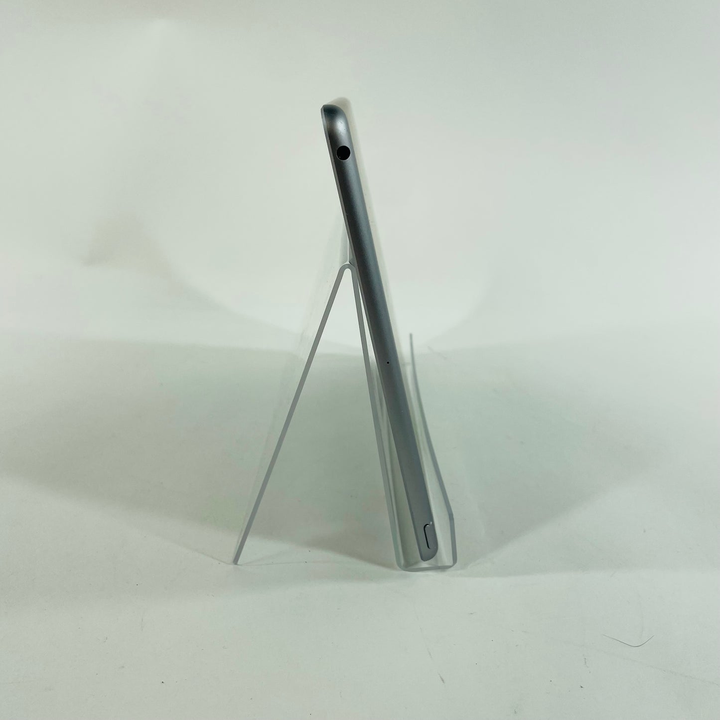 WiFi Only Apple iPad 5th Gen 128GB 16.7.1 SPACE GRAY MP2H2LL/A