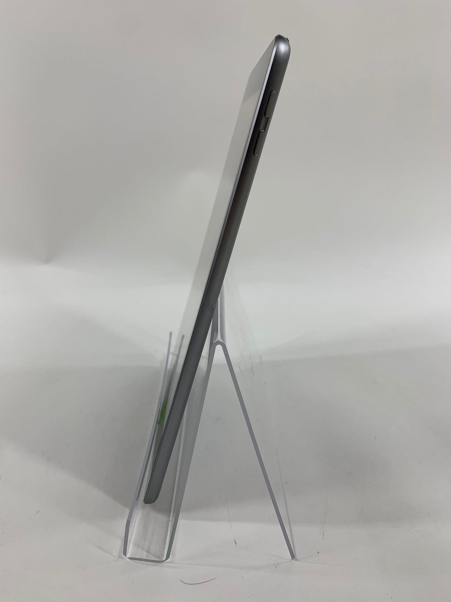 WiFi Only Apple iPad 6th Gen 32GB 16.3.1 SPACE GRAY MR7F2LL/A
