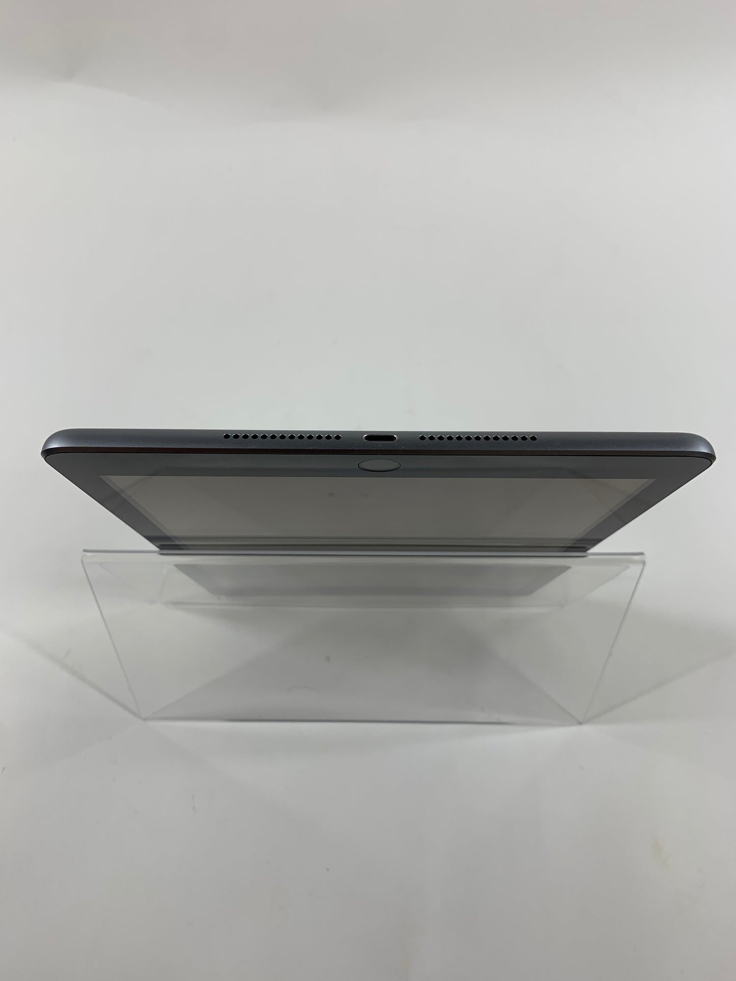 WiFi Only Apple iPad 6th Gen 32GB 16.3.1 SPACE GRAY MR7F2LL/A
