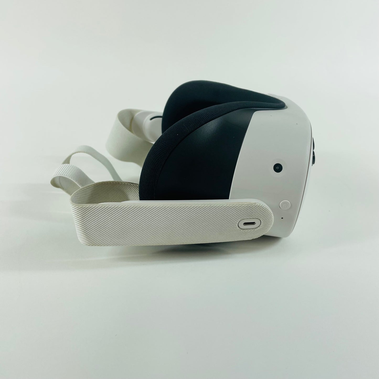 Meta Quest 3s 128GB Standalone All-in-One VR Headset P97