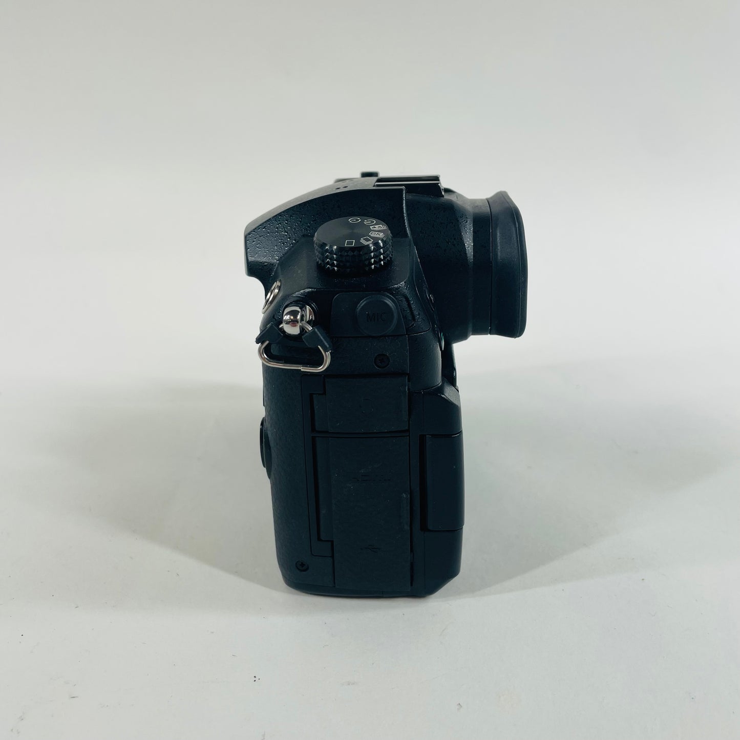 Panasonic Lumix DC-GH5 DC-GH5 20MP Mirrorless Camera Body Only