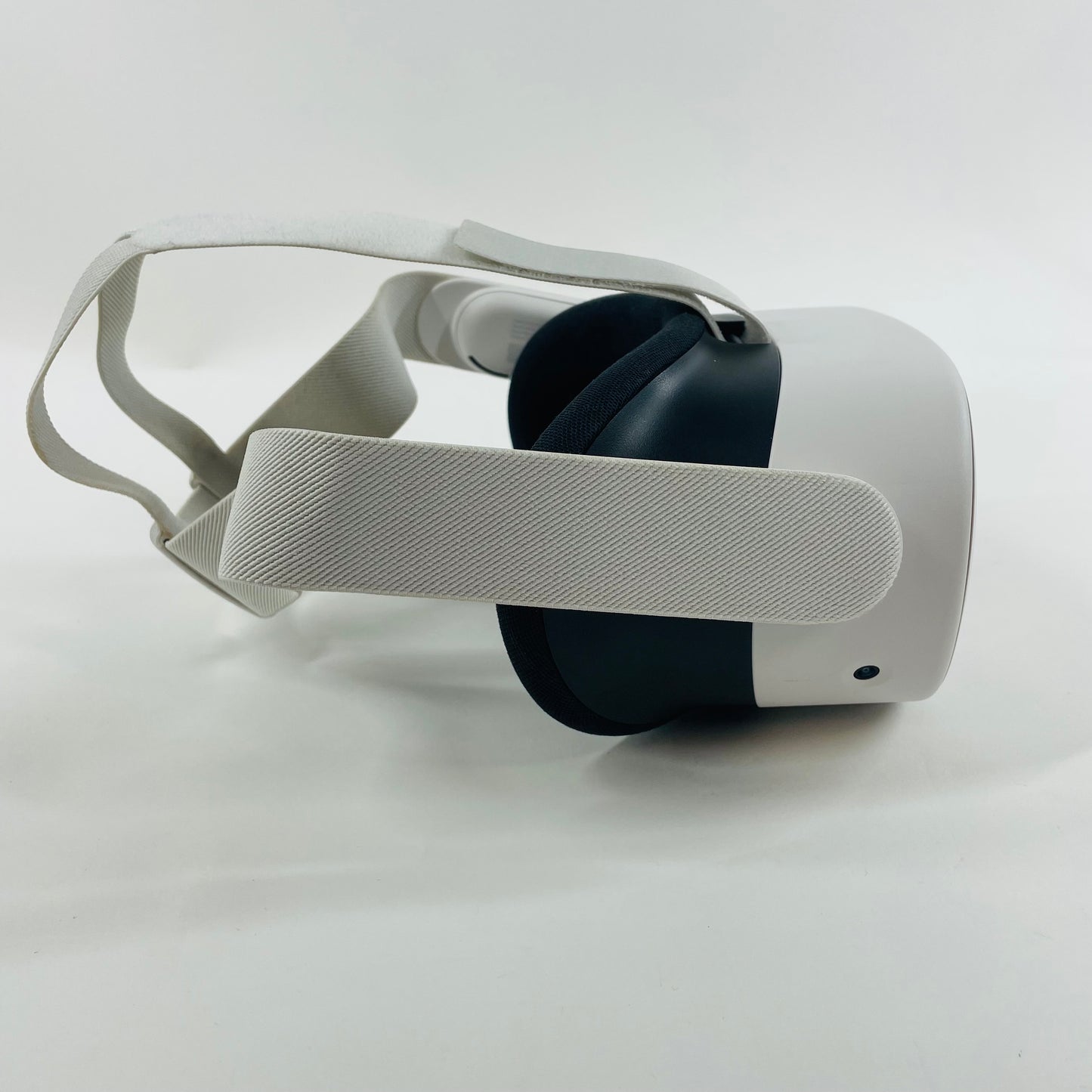 Meta Quest 3S 128GB Standalone All-in-One VR Headset P97